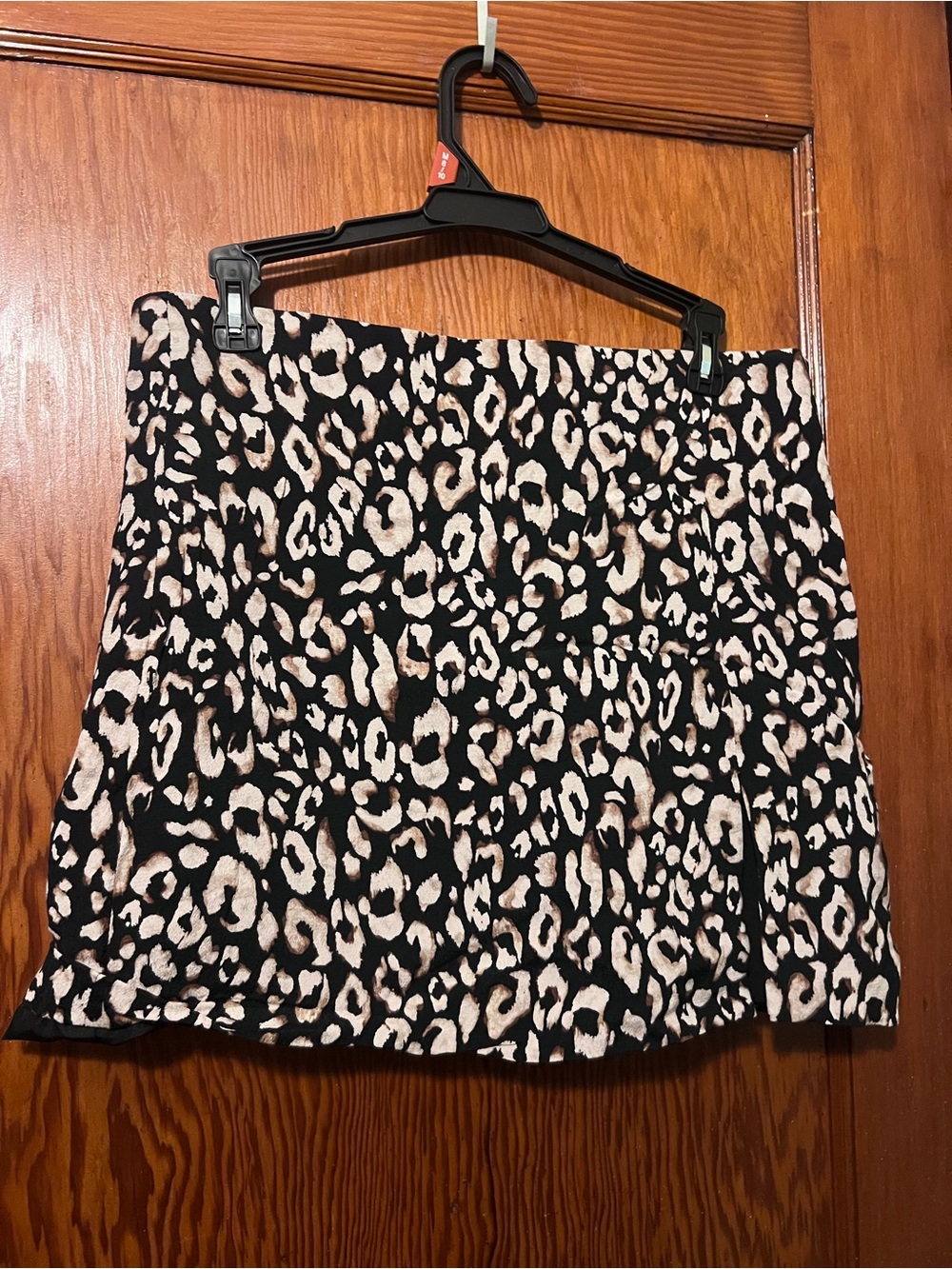 H&M Women’s Black and Cream Leopard Print Lines Skirt Medium